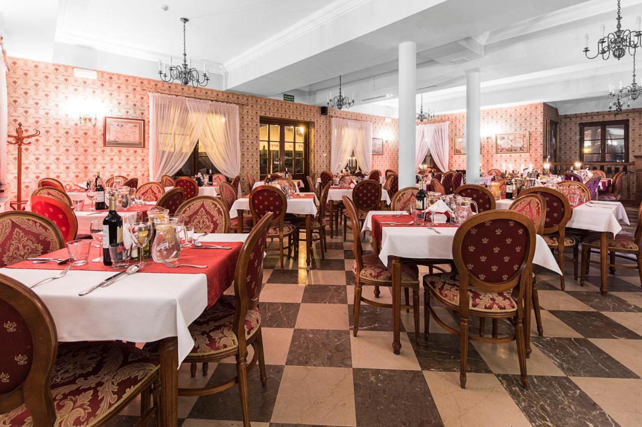 Hotel Sarmata Zespol Dworski Sandomir Extérieur photo