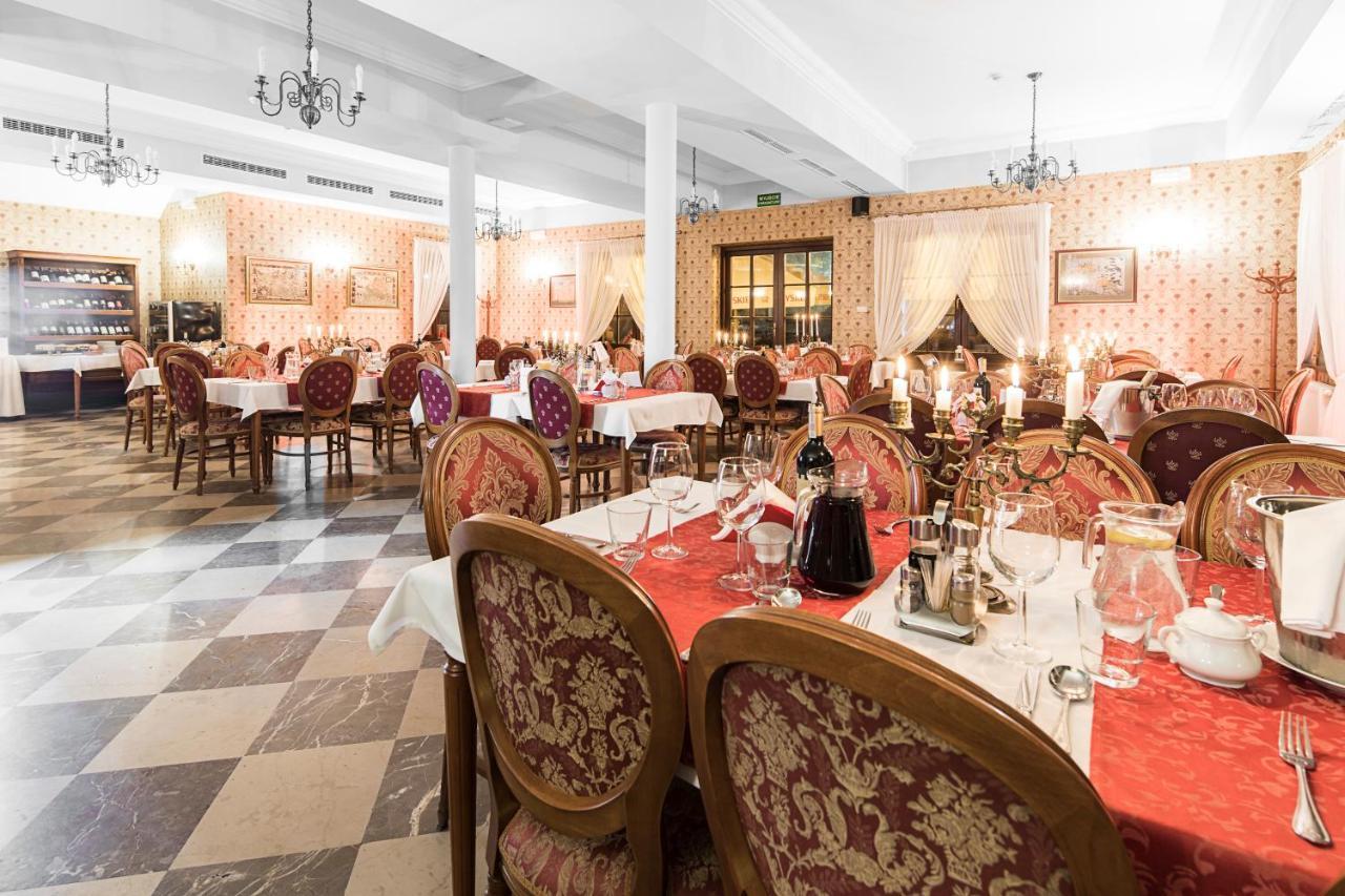 Hotel Sarmata Zespol Dworski Sandomir Extérieur photo